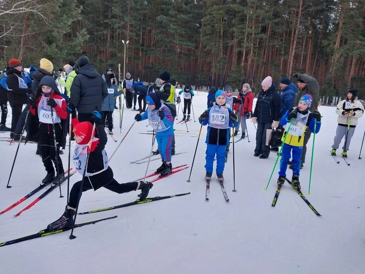 Лыжные соревнования среди школьников.